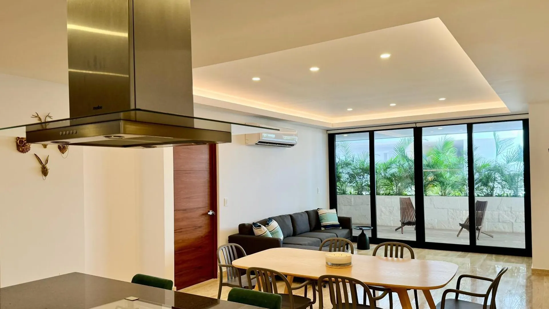 Lovely & New! Super Location Cancun Apartment