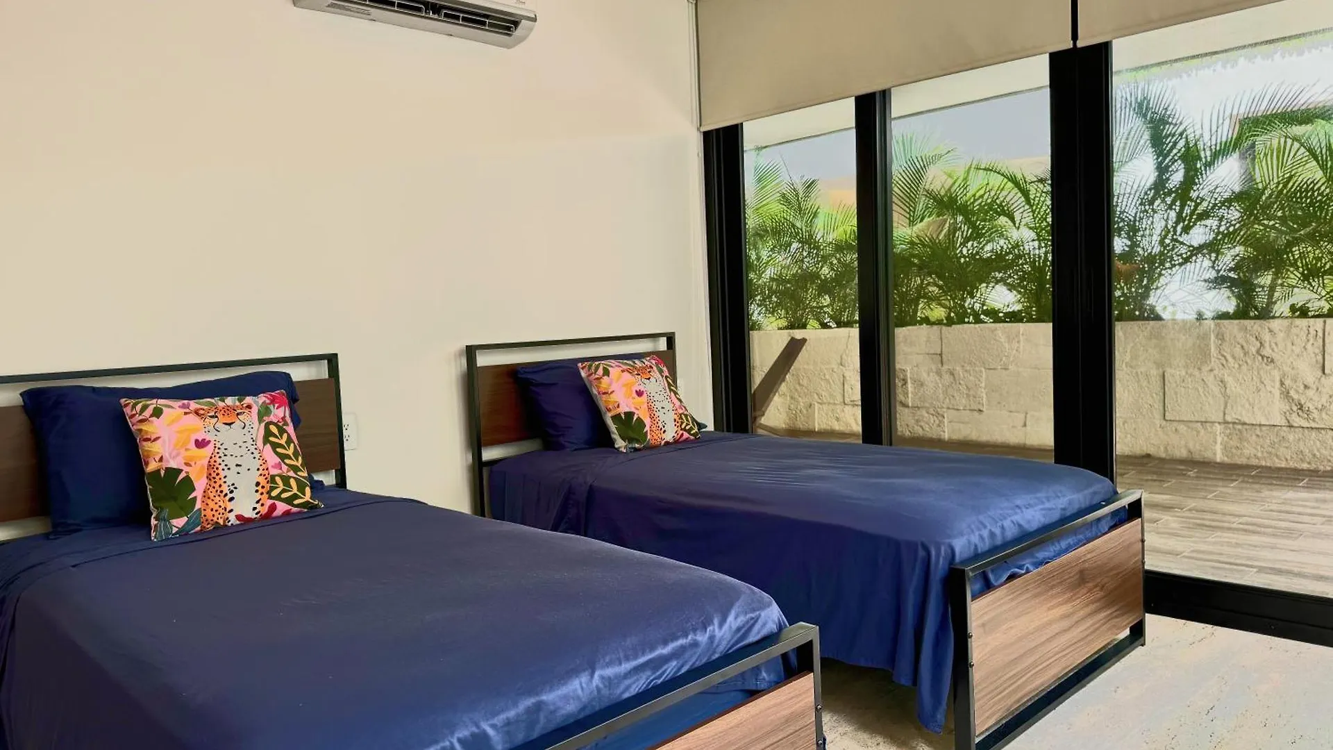 Lovely & New! Super Location Cancun Apartment