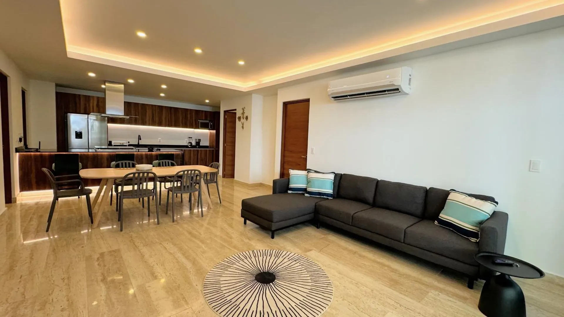 Lovely & New! Super Location Cancún 0*,  Messico